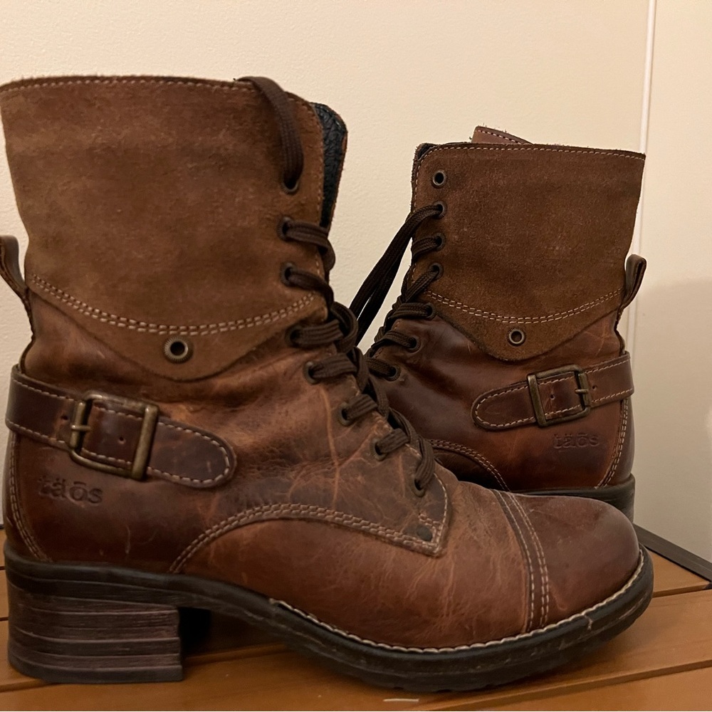 Taos Crave Lace Up Boots Women’s Like New